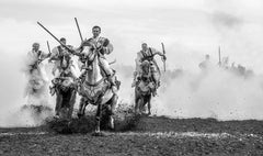 Chevaux et Cavaliers dans un Nuage de Poussière