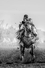 Cavalier de la Tbourida dans un Gestuelle Spectaculaire