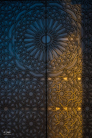 Porte de Bronze de la Mosquée Hassan II : Géométrie et Magie de la Lumière